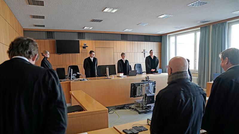 Missbrauchsprozess: Schmerzensgeld für Ex-Ministranten Missbrauchsprozess: Schmerzensgeld für Ex-Ministranten