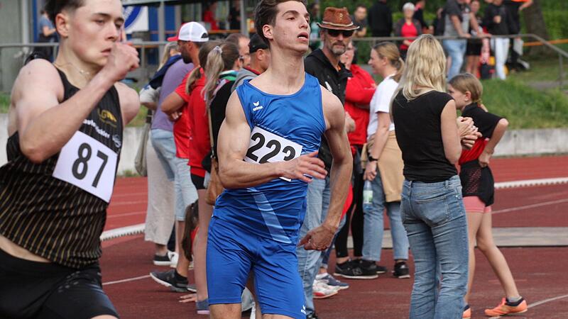 Knapp vorne war Moritz Fischer vom TSV Bad Kissingen &uuml;ber die 200 Meter der Aktiven. &Uuml;ber die 100 Meter hatte er dagegen das Nachsehen gegen&uuml;ber Fabian Ehehalt von der LG Main-Spessart. Die Sprinter mussten allesamt gegen einen heftigen Gegenwind ...