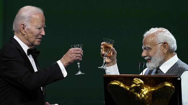 Narendra Modi, Premierminister von Indien,  spricht einen Toast w&auml;hrend eines Staatsbanketts neben US-Pr&auml;sident Joe Biden.