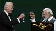 Narendra Modi, Premierminister von Indien,  spricht einen Toast während eines Staatsbanketts neben US-Präsident Joe Biden.