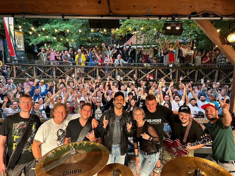 Was für eine Überraschung: Max Giesinger performt mit Edelherb auf dem Annafest.Forchheim & Fränkische Schweiz Was für eine Überraschung: Max Giesinger performt mit Edelherb auf dem Annafest.Forchheim & Fränkische Schweiz
