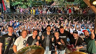 Was für eine Überraschung: Max Giesinger performt mit Edelherb auf dem Annafest.Forchheim & Fränkische Schweiz