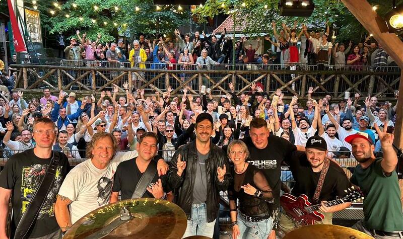 Was für eine Überraschung: Max Giesinger performt mit Edelherb auf dem Annafest.Forchheim & Fränkische Schweiz