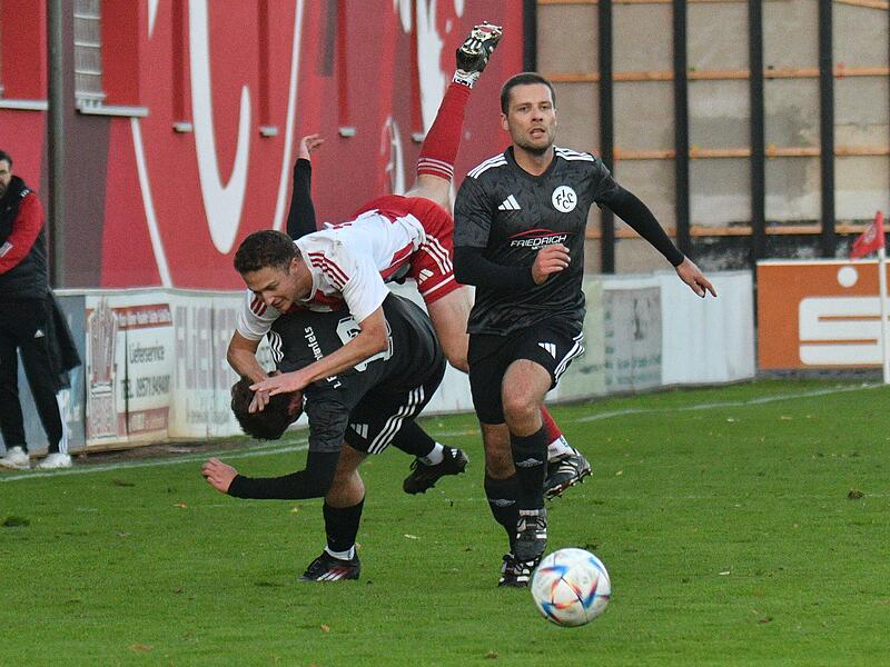 Die TSV Staffelstein und der FC Lichtenfels II schenkten sich im Derby nichts. Am Ende setzten sich die Badst&auml;dter  mit 1:0 durch.