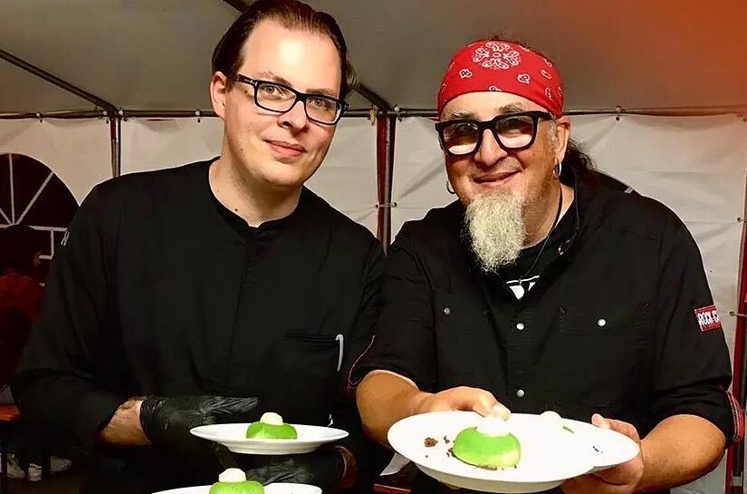 Marco Schneider (links) wird das ehemalige Restaurant Kropf in Bamberg beleben, hier auf dem Foto ist der Bad Windsheimer mit Fernsehkoch Stefan Marquard zu sehen.