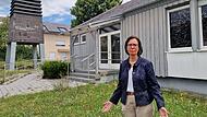Jacqueline Barraud-Volk vor der Friedenskirche. Der Schmerz &uuml;ber den Verlust steht ihr ins Gesicht geschrieben. Am 13. September nimmt die Gemeinde hier Abschied.