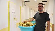 Andrew Taylor aus Mannsflur wollte eigentlich LKW-Mechatroniker werden. Doch dann haben beide Nieren versagt, er musste regelmäßig zur Dialyse und bekam schließlich eine Spenderniere. Die Ausbildung hat er noch absolviert, doch schweres Heben wür... Andrew Taylor aus Mannsflur wollte eigentlich LKW-Mechatroniker werden. Doch dann haben beide Nieren versagt, er musste regelmäßig zur Dialyse und bekam schließlich eine Spenderniere. Die Ausbildung hat er noch absolviert, doch schweres Heben wür...