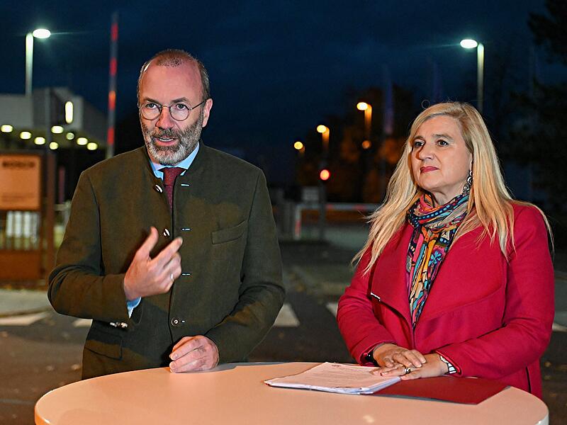 Manfred Weber und Melanie Huml besuchten am Freitag Bosch in Bamberg