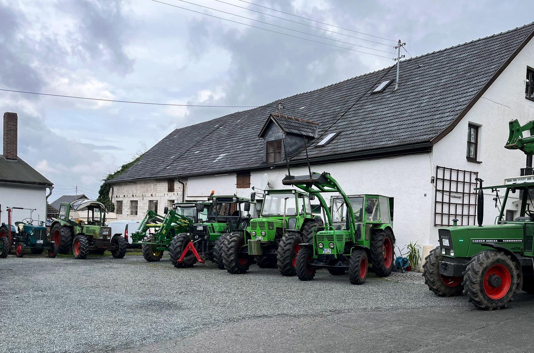 Beim Schleppertreffen In Schm lz Sind Traktoren Aus Jahrzehnten Zu Sehen beim-schleppertreffen-in-schm-lz-sind-traktoren-aus-jahrzehnten-zu-sehen
