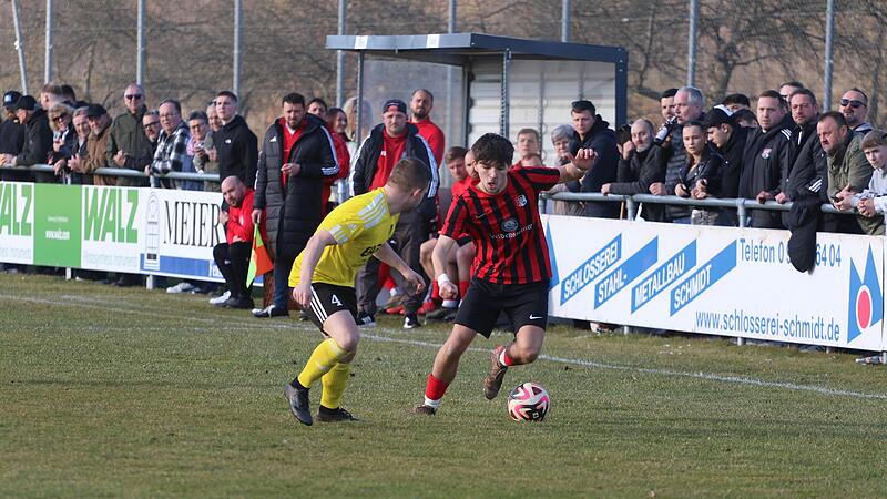 Weilersbachs Adrian Amon (re.) ist einer der jungen Wilden im Team und traf im Derby gegen Kirchehrenbach zum 2:0 für sein Team.Forchheim & Fränkische Schweiz Weilersbachs Adrian Amon (re.) ist einer der jungen Wilden im Team und traf im Derby gegen Kirchehrenbach zum 2:0 für sein Team.Forchheim & Fränkische Schweiz