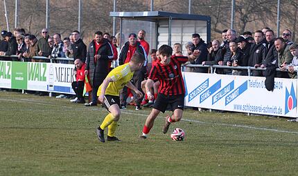 Weilersbachs Adrian Amon (re.) ist einer der jungen Wilden im Team und traf im Derby gegen Kirchehrenbach zum 2:0 für sein Team.Forchheim & Fränkische Schweiz Weilersbachs Adrian Amon (re.) ist einer der jungen Wilden im Team und traf im Derby gegen Kirchehrenbach zum 2:0 für sein Team.Forchheim & Fränkische Schweiz