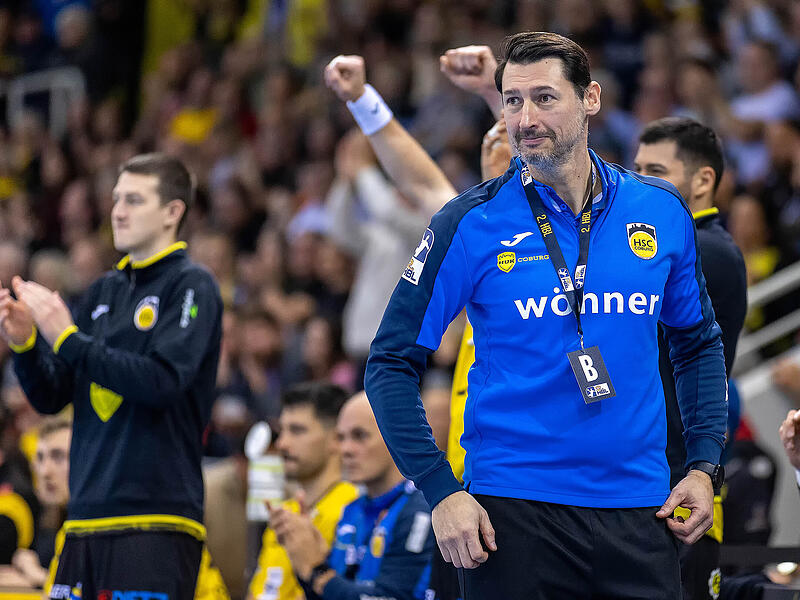 HSC-Trainer Anel Mahmutefendic erwartet von der HSG Krefeld eine aggressive Abwehr. HSC-Trainer Anel Mahmutefendic erwartet von der HSG Krefeld eine aggressive Abwehr.