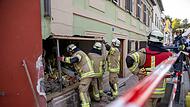 Auto kracht in Hauswand Auto kracht in Hauswand