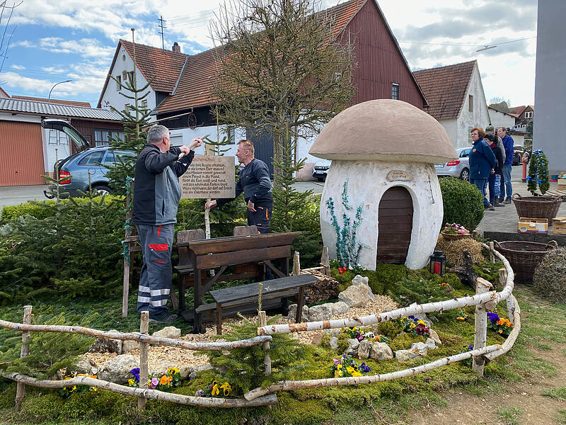 Der gr&ouml;&szlig;te Osterbrunnen der Welt steht in Bieberbach bei Egloffstein in der Fr&auml;nkischen Schweiz.