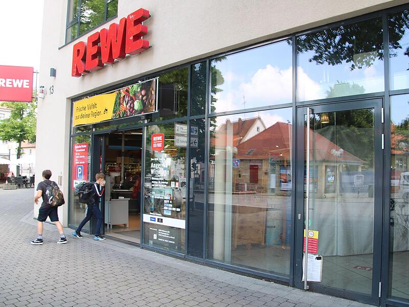 Am 14. August 2021 war es soweit: Der Rewe-Markt ist ausgezogen.Forchheim & Fränkische Schweiz Am 14. August 2021 war es soweit: Der Rewe-Markt ist ausgezogen.Forchheim & Fränkische Schweiz