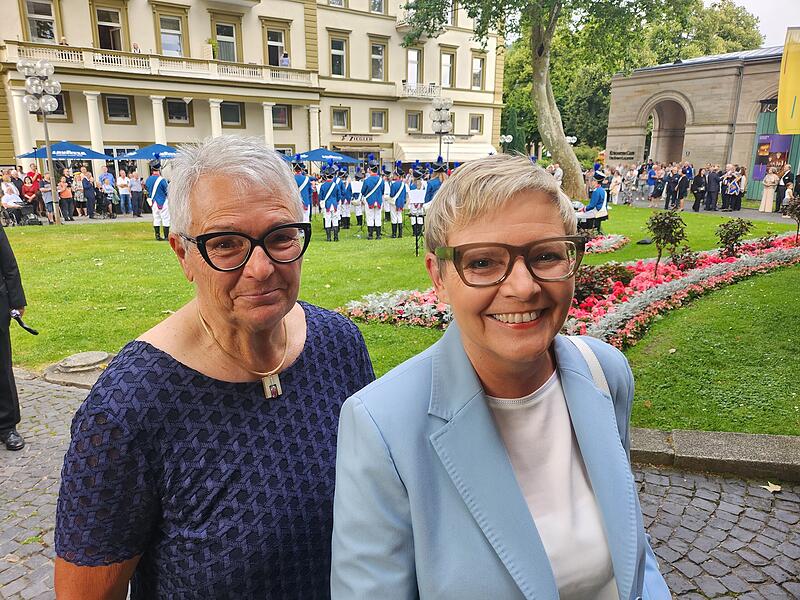 Staatssekret&auml;rin Sabine Dittmar (SPD) l&auml;sst keinen Kissinger Sommer aus. Sie kam in Begleitung von Christa Sauer.