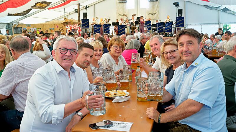 Rund 160 Mitglieder des K&auml;rwasburschenvereins organisieren die viert&auml;gige Kerwa in Steppach.