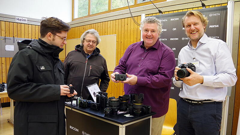 Interessierte Besucher wurden bei der Steinberger Fotobörse gut beraten.