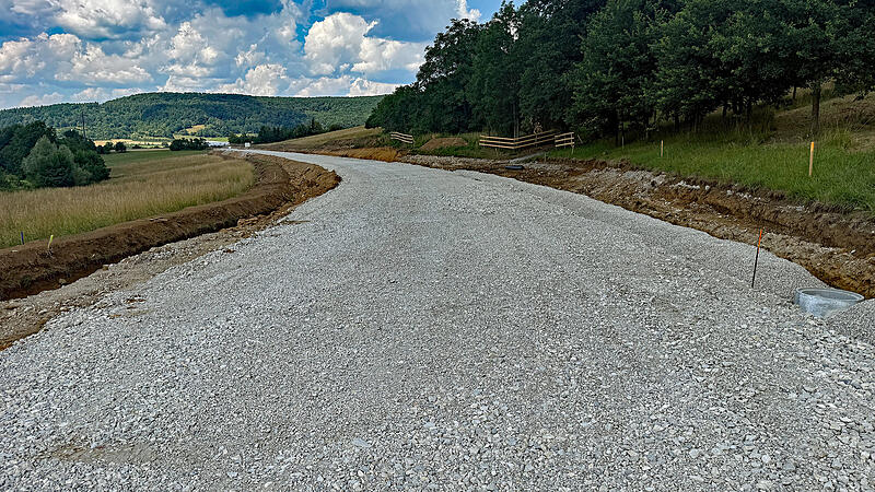 Kreisstraße wird früher als geplant fertigForchheim & Fränkische Schweiz Kreisstraße wird früher als geplant fertigForchheim & Fränkische Schweiz