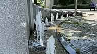 Lange war der Zeitbrunnen in Forchheim mit Müll und Laub geplagt. Doch in letzter Zeit sprudelt der Brunnen am Forchheimer Bahnhof ohne Probleme.