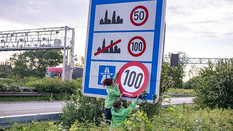 Greenpeace-Aktion für Tempolimit auf Autobahnen Greenpeace-Aktion für Tempolimit auf Autobahnen