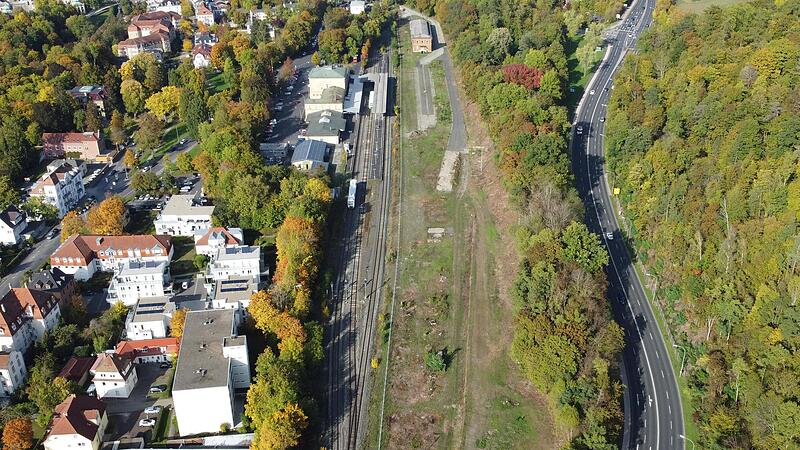 Zwischen den Bahngleisen und dem Ostring in Bad Kissingen soll der Prinzregentenpark entstehen.