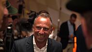Gut lachen für Thorsten Glauber: Ob er seine Wiederernennung als Minister schon am Wahlabend geahnt hatte?Forchheim & Fränkische Schweiz Gut lachen für Thorsten Glauber: Ob er seine Wiederernennung als Minister schon am Wahlabend geahnt hatte?Forchheim & Fränkische Schweiz