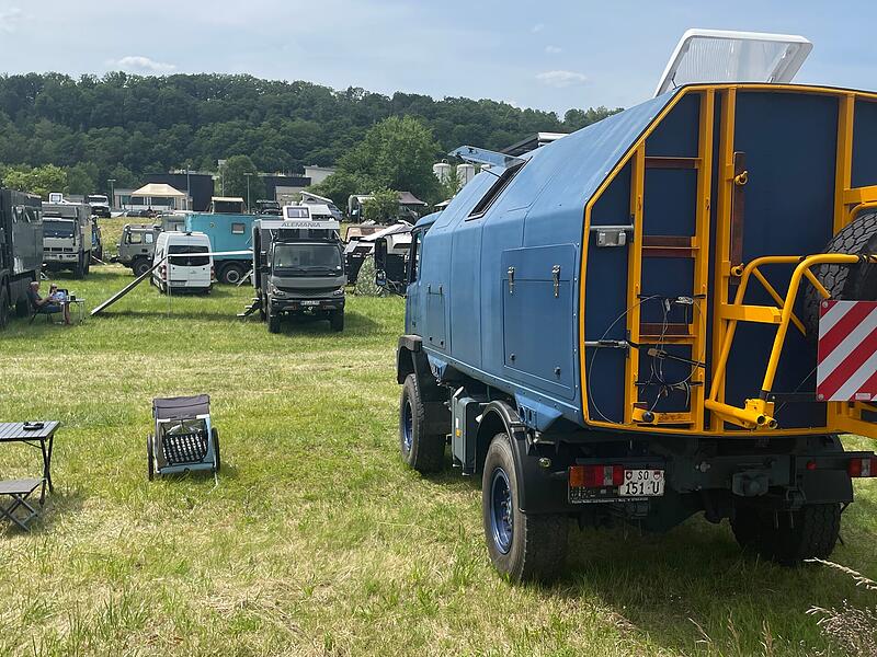Abenteuer und Allrad 2025: Mittwoch ist Anreisetag für die Messebesucher, die Camp-Area in Richtung Arnshausen füllt sich mit Reise- und Expeditionsmobilen. Abenteuer und Allrad 2025: Mittwoch ist Anreisetag für die Messebesucher, die Camp-Area in Richtung Arnshausen füllt sich mit Reise- und Expeditionsmobilen.