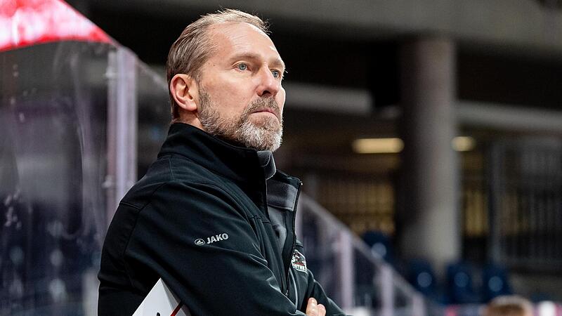 Zw&ouml;lf Jahre lang stand Tray Tuomie als Cheftrainer in der Deutschen Eishockey-Liga an der Bande. Die Auftritte seines Sohnes Parkers bei der Eishockey-Weltmeisterschaft verfolgt der 55-J&auml;hrige, einst f&uuml;r den ERC Ha&szlig;furt auf dem Eis, vom Fernseher ...