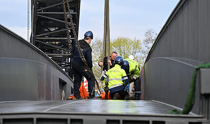 Neue Br&uuml;cke &uuml;ber die Regnitz bei Hausen