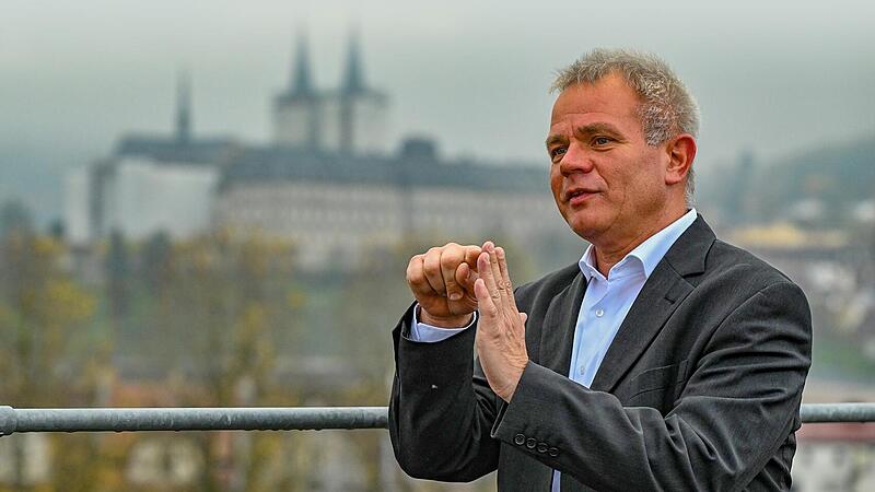 Der russische Angriffskrieg gegen die Ukraine hat in Europa die Energiem&auml;rkte extrem unter Druck gesetzt. Stadtwerke-Chef Michael Fiedeldey bedauert die aktuellen Kostenspr&uuml;nge, die Preisdeckel abmildern sollen.