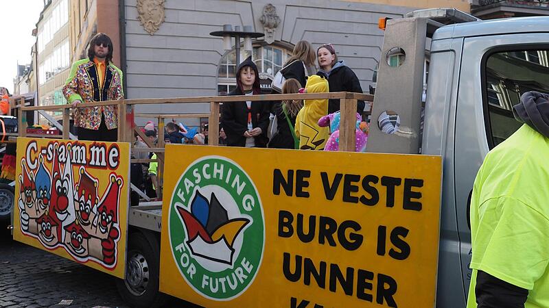 Kleben und kleben lassen: Fasching for Future sorgt auf jeden Fall für ein gutes Party-Klima.