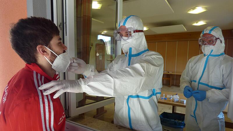 Einer der Ersten war Daniel Drummer vom Sportverein, der auch als ehrenamtlicher Helfer im Einsatz war.Forchheim & Fr&auml;nkische Schweiz