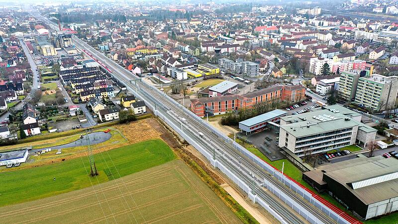 Wohnraum, Infrastruktur, Industrie: Wie in der Stadt Forchheim verschwinden im gesamten Landkreis immer mehr Gr&uuml;nfl&auml;chen unter dem Grau. Wo welche Fl&auml;chen verschwinden, zeigt die gro&szlig;e Datenauswertung von fraenkischertag.de.