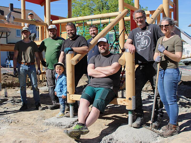 Die Elterninitiative Detter baut einen Spielplatz f&uuml;r Kinder (und Erwachsene) des Zeitlofser Ortsteiles.