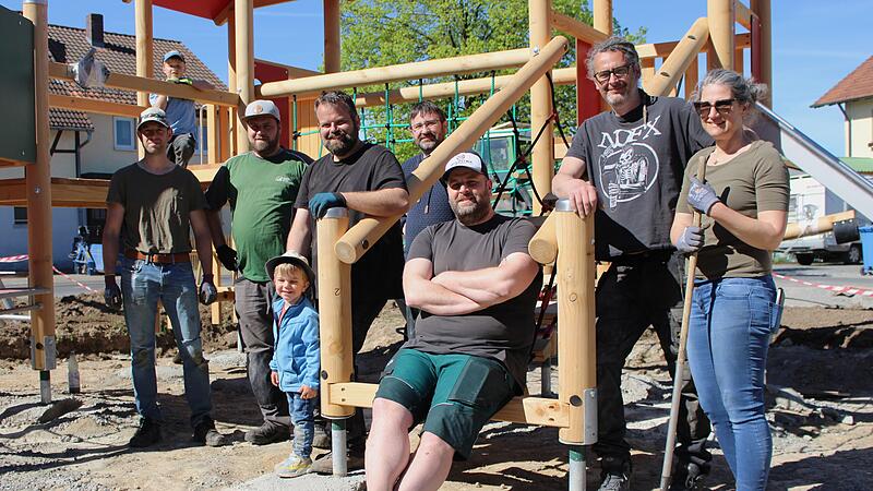Die Elterninitiative Detter baut einen Spielplatz f&uuml;r Kinder (und Erwachsene) des Zeitlofser Ortsteiles.