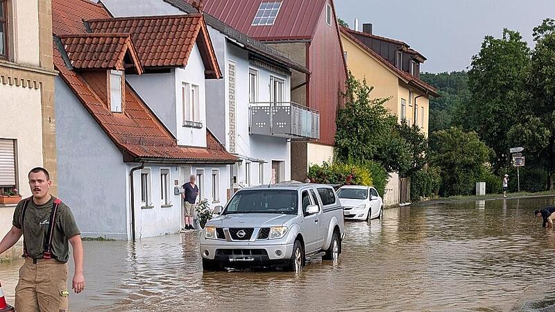 Memmelsdorf kämpft gegen Unwetterfolgen: Nachbarn helfen zusammen Memmelsdorf kämpft gegen Unwetterfolgen: Nachbarn helfen zusammen