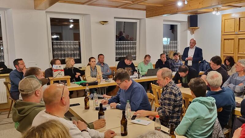 Die Gründungsveranstaltung der Reichenbacher Energiegenossenschaft (REG) fand in der Alten Schule in Reichenbach statt.