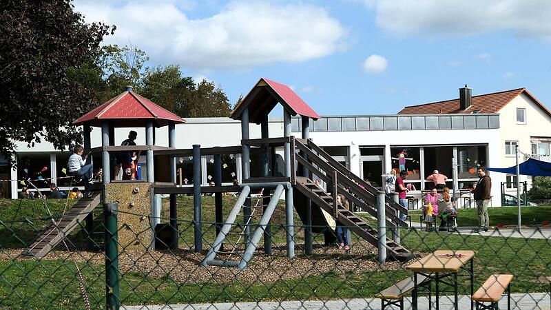 Der Kindergarten Ebenhausen ist um- und angebaut. Inzwischen sind auch die Au&szlig;enanlagen wieder bespielbar.