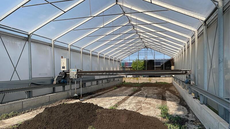 Eines der Beete, in dem die Gemeinde Stettfeld ihren Klärschlamm mit Hilfe eines Schlammkeilers trocknet. Eines der Beete, in dem die Gemeinde Stettfeld ihren Klärschlamm mit Hilfe eines Schlammkeilers trocknet.
