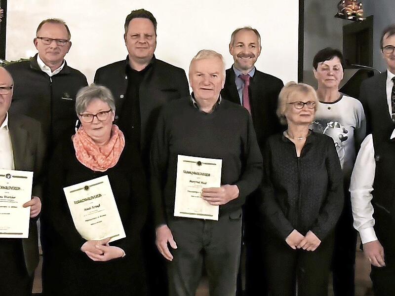 Hans Werther, Hauptvorsitzender Gesamtverein Stefan M&uuml;nch, Heidi Krau&szlig;, Oberb&uuml;rgermeister Ingo Lehmann, Manfred Held, stellvertretender Landrat J&ouml;rg Kunstmann, Vorsitzende Wanderfreunde Saalfeld Barbara Kretzschmar, Christel Lippmann, Harry Wei&szlig; ...