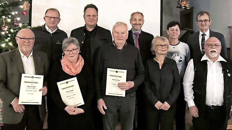 Hans Werther, Hauptvorsitzender Gesamtverein Stefan Münch, Heidi Krauß, Oberbürgermeister Ingo Lehmann, Manfred Held, stellvertretender Landrat Jörg Kunstmann, Vorsitzende Wanderfreunde Saalfeld Barbara Kretzschmar, Christel Lippmann, Harry Weiß ... Hans Werther, Hauptvorsitzender Gesamtverein Stefan Münch, Heidi Krauß, Oberbürgermeister Ingo Lehmann, Manfred Held, stellvertretender Landrat Jörg Kunstmann, Vorsitzende Wanderfreunde Saalfeld Barbara Kretzschmar, Christel Lippmann, Harry Weiß ...
