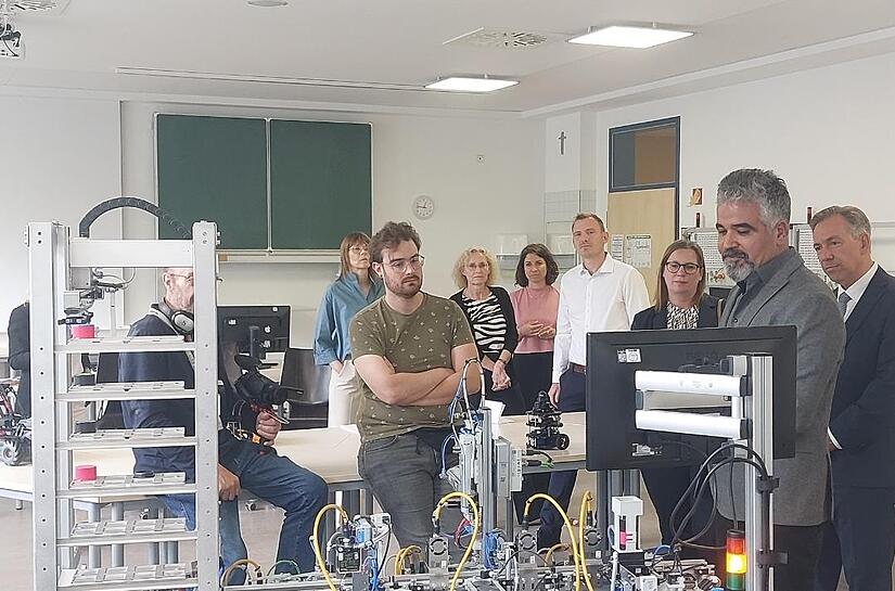 Drohnen, Roboter, PC: Das SBS bietet den Studenten moderne Technik.