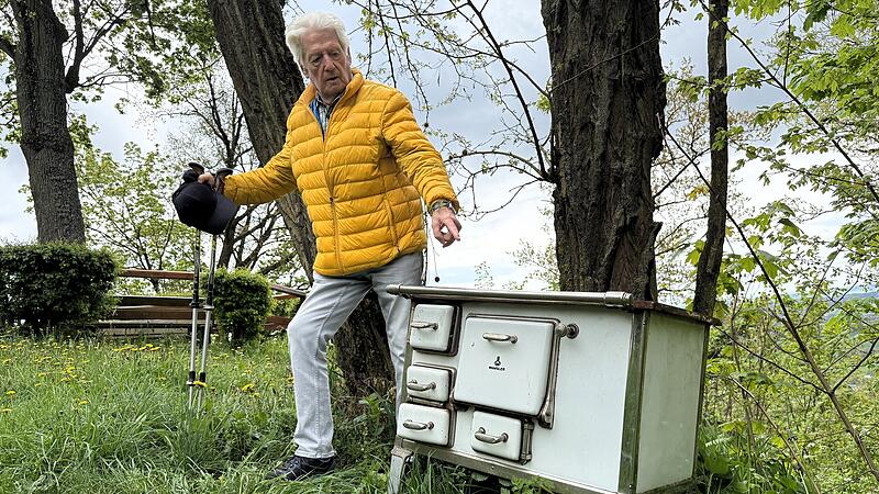 Schon wieder ertappt: Frank Johanson findet regelm&auml;&szlig;ig illegal abgelagerten M&uuml;ll in Bamberg. Dieses Mal: ein wuchtiger Herd mitten im Schutzgebiet nahe der Altenburg.