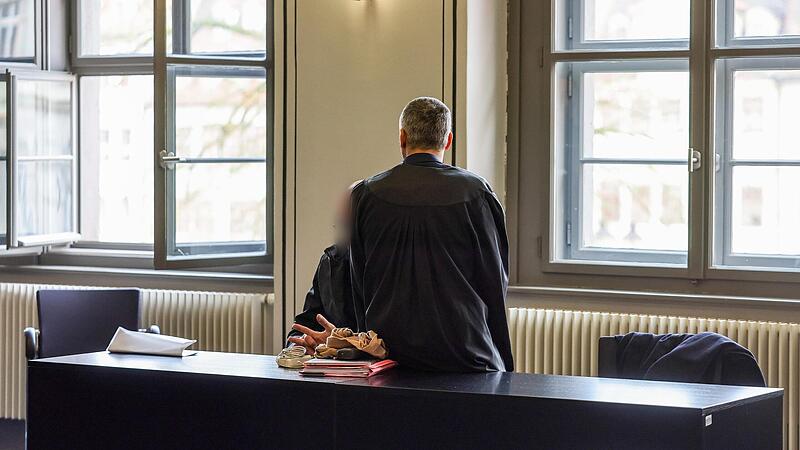 Szene aus einem Gerichtsverfahren.