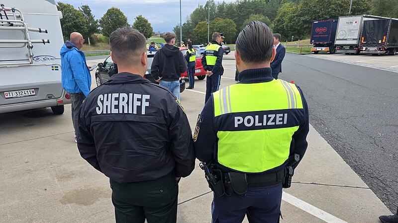Ein Sheriff auf einer unterfränkischen Autobahn  hat wohl Seltenheitswert. Der Mann aus Florida unterstützte die Kollegen und Kolleginnen bei der Drogengroßkontrolle an der A7.