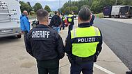 Ein Sheriff auf einer unterfränkischen Autobahn  hat wohl Seltenheitswert. Der Mann aus Florida unterstützte die Kollegen und Kolleginnen bei der Drogengroßkontrolle an der A7.