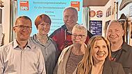 Die Kandidierenden der SPD in Heßdorf heißen Jürgen Wölfel, Christine Schieb, Peter Hofmann, Christiane Brenner (v. l.), Alexander von Hof und zu Besuch ist Landratskandidatin Claudia Belzer (2. v. r.).