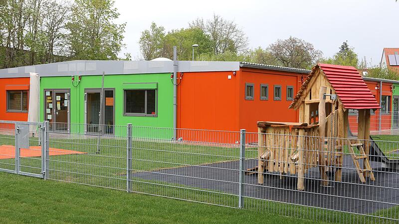 Die Kita am Schießanger sieht noch ganz neu aus. Ist sie auch. Sie soll in der angespannten Betreuungslage Abhilfe schaffen.Forchheim & Fränkische Schweiz