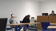 Weil sie verbotene verfassungsfeindliche Slogans von sich gegeben haben und Polizeibeamte massiv beleidigten, müssen sich zwei Männer aus der rechten Szene am Mittwoch vor dem Amtsgericht Coburg verantworten. Der Vorfall ereignete sich im Septembe...